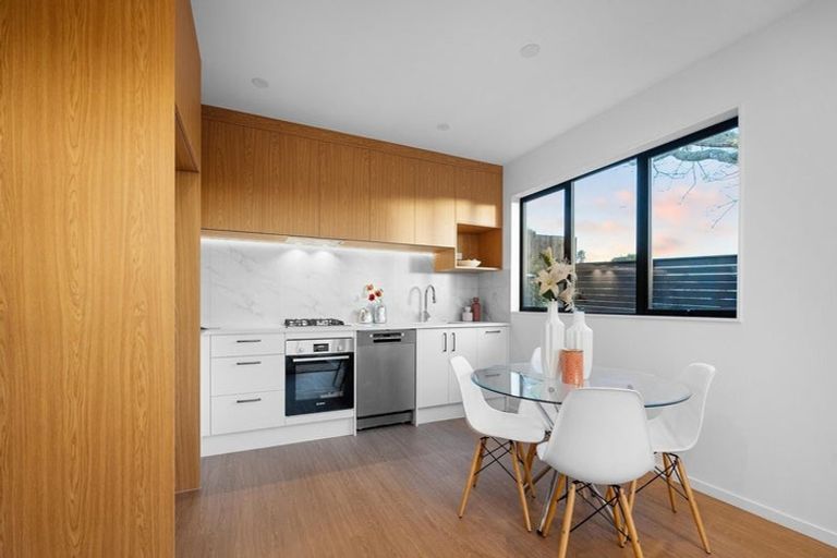 Photo of property in 37b Flanshaw Road, Te Atatu South, Auckland, 0610
