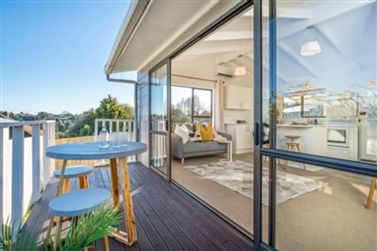 Photo of property in 1/18 Glenfield Road, Birkenhead, Auckland, 0626