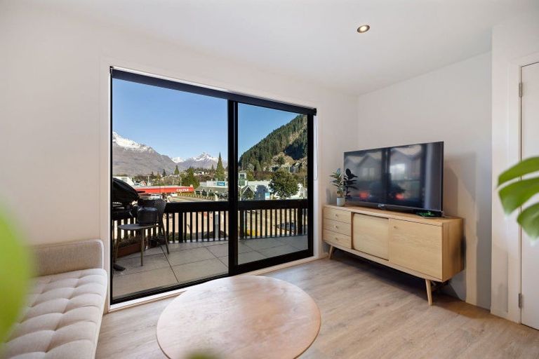 Photo of property in The Alex Apartments, 31/135a Hallenstein Street, Queenstown, 9300