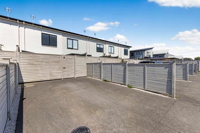 Photo of property in 1b Waituarua Drive, Takanini, 2112