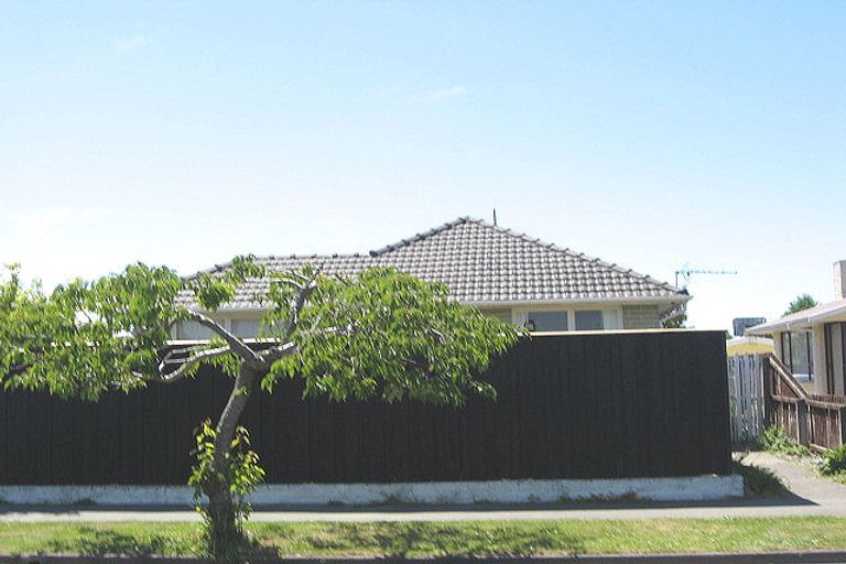Photo of property in 8 Donnington Street, Parklands, Christchurch, 8083