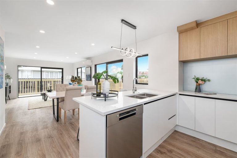 Photo of property in 9b Edwards Avenue, Henderson, Auckland, 0610