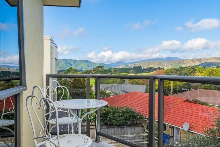 Photo of property in 6 Shearwater Rise, Paraparaumu Beach, Paraparaumu, 5032