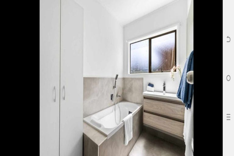 Photo of property in 1/14a Kurnell Drive, Botany Downs, Auckland, 2010