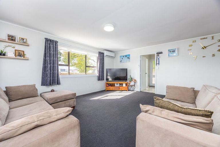 Photo of property in 381 Roscommon Road, Clendon Park, Auckland, 2103