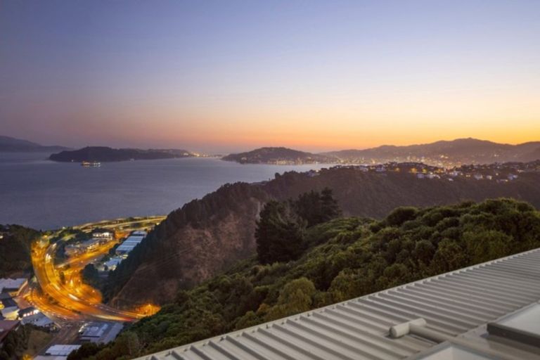 Photo of property in 35 Grumman Lane, Newlands, Wellington, 6037