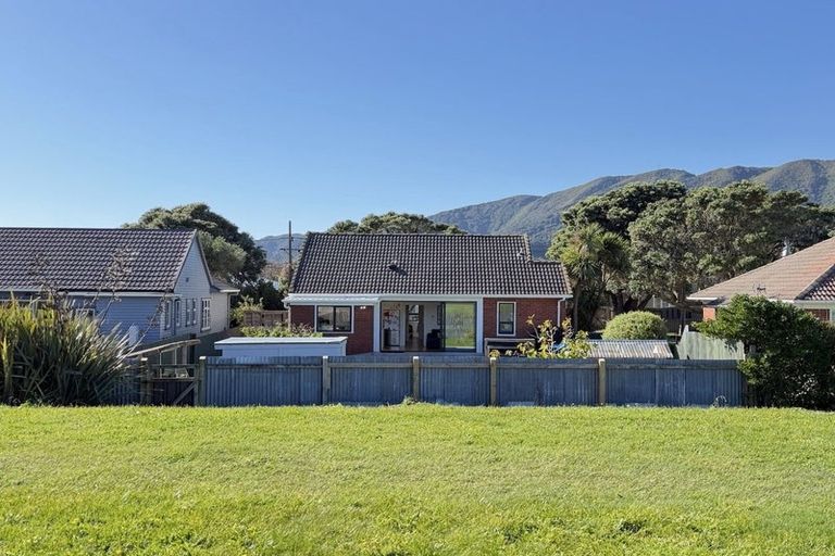 Photo of property in 25 Pirie Crescent, Moera, Lower Hutt, 5010