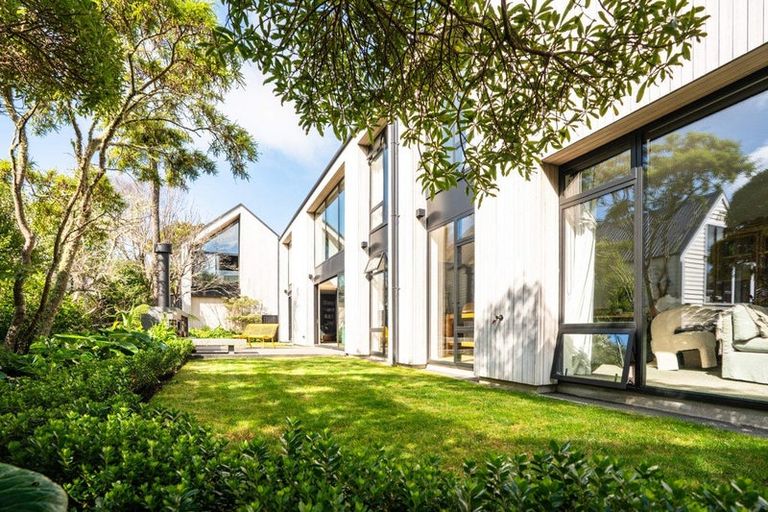 Photo of property in 14 Lochiel Road, Khandallah, Wellington, 6035