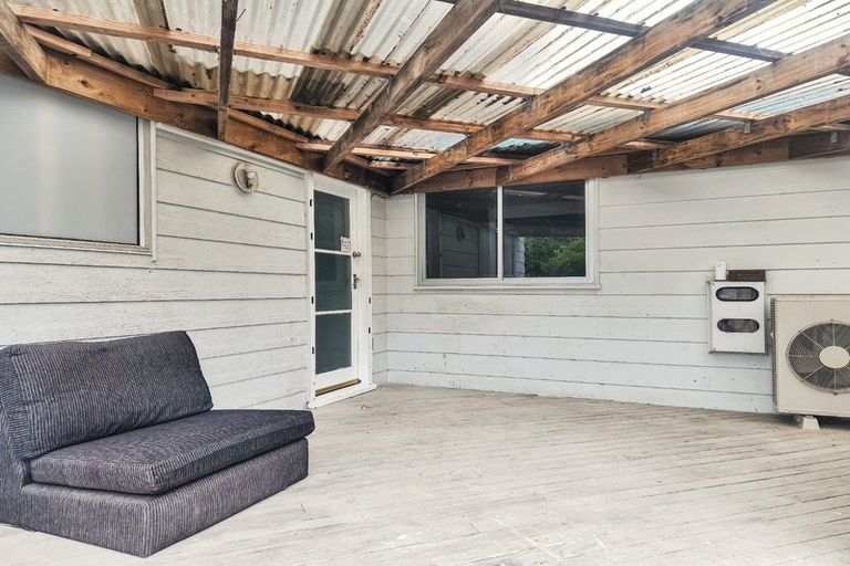 Photo of property in 32 Becker Drive, Weymouth, Auckland, 2103