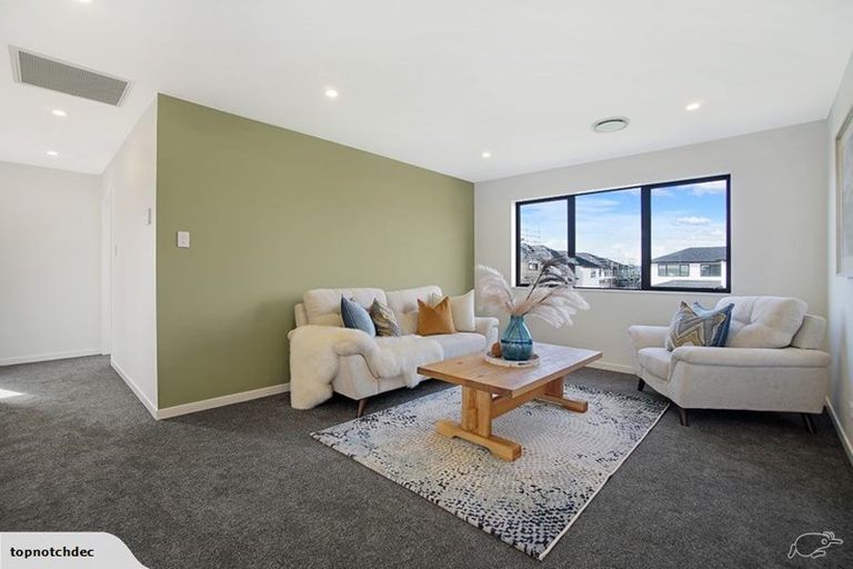 Photo of property in 18 Observation Green, Hobsonville, Auckland, 0616