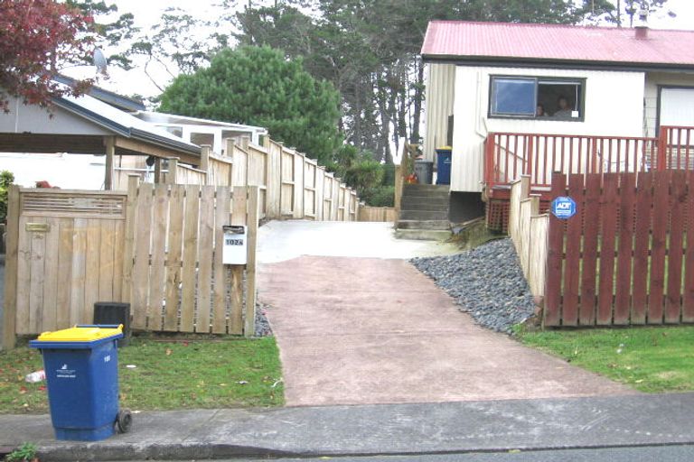 Photo of property in 102 Kemp Road, Massey, Auckland, 0614