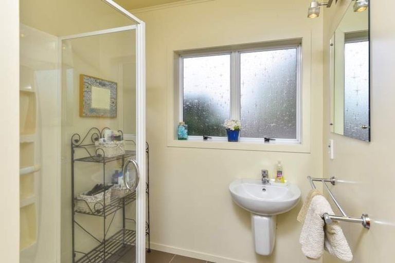 Photo of property in 12 Currey Crescent, Milford, Auckland, 0620