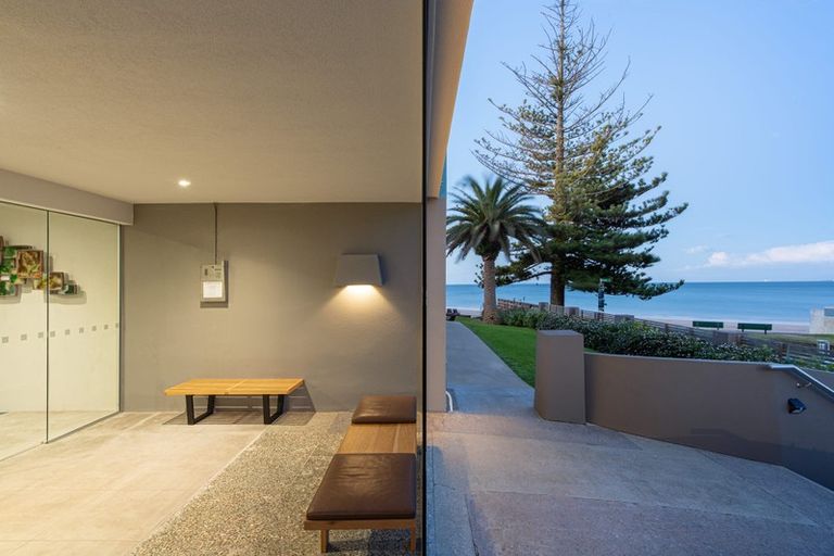 Photo of property in Seaview Apartments, 8/64 Milford Road, Milford, Auckland, 0620