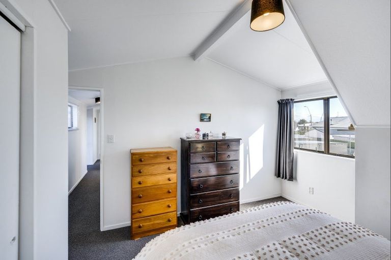 Photo of property in 2/2 Heretaunga Street East, Parkvale, Hastings, 4122