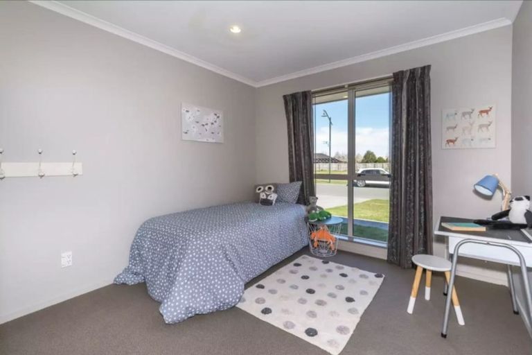 Photo of property in 71 Overbury Crescent, Rolleston, 7614