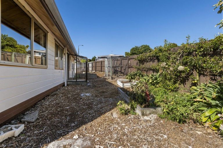 Photo of property in 14 Fairfax Terrace, Frankleigh Park, New Plymouth, 4310