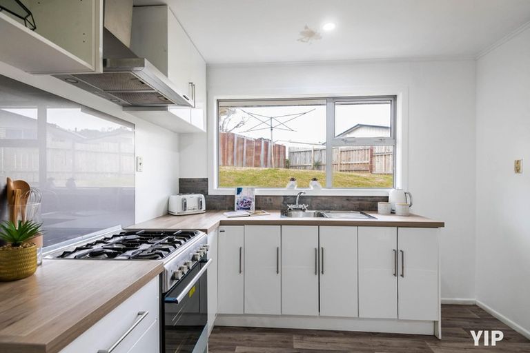 Photo of property in 1b Link Road, Newlands, Wellington, 6037