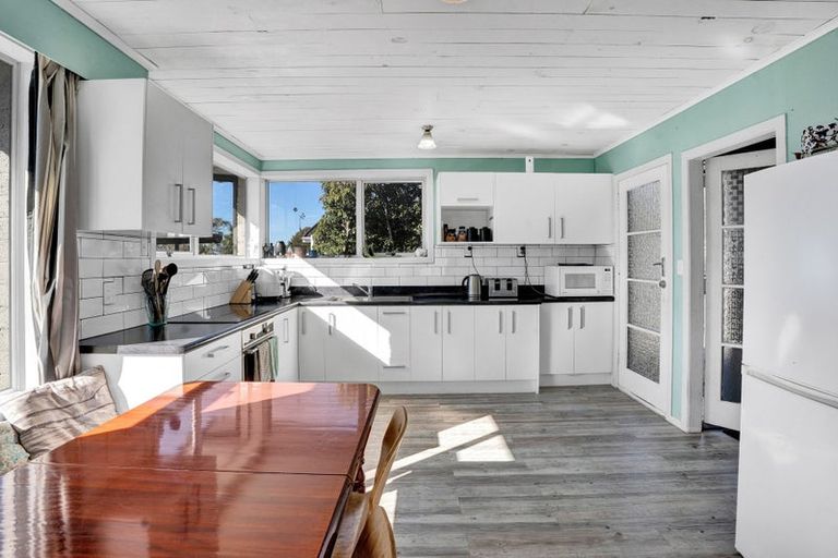 Photo of property in 6 Kowhai Street, Inglewood, 4330