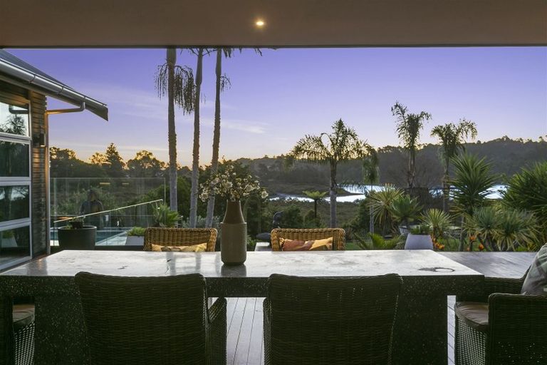 Photo of property in 6 Kerema Way, Schnapper Rock, Auckland, 0632