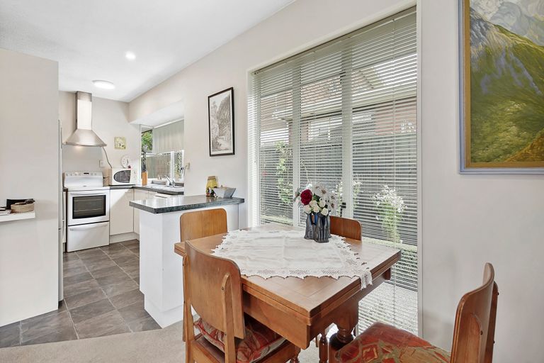 Photo of property in 356 Yaldhurst Road, Russley, Christchurch, 8042