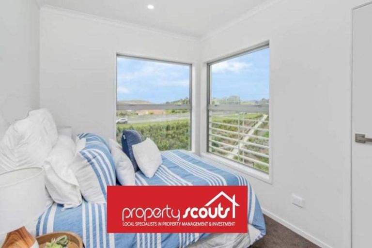 Photo of property in 8 Karauria Lane, Orewa, 0931