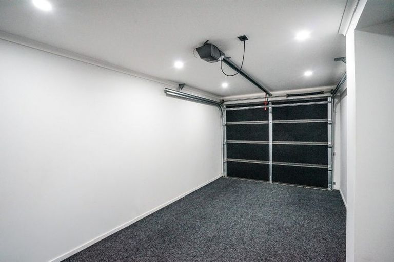 Photo of property in 425d Great South Road, Opaheke, Papakura, 2113