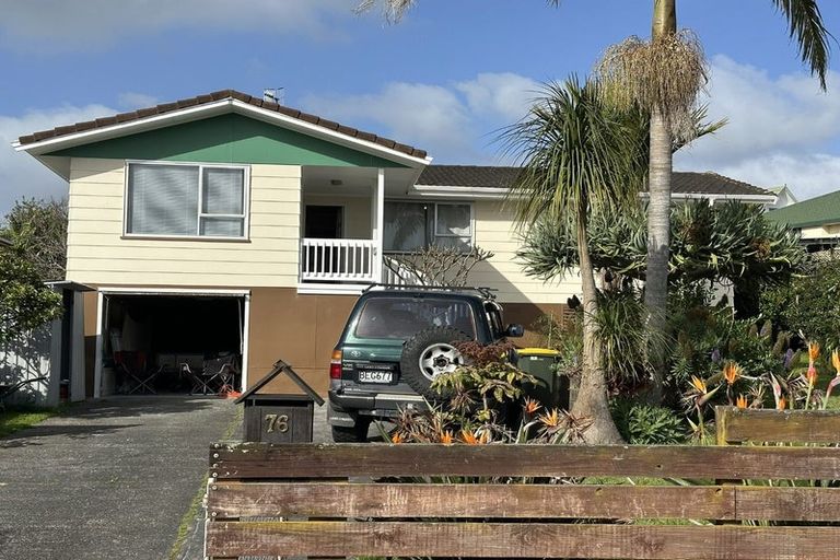 Photo of property in 76 Rosewarne Crescent, Glendene, Auckland, 0602