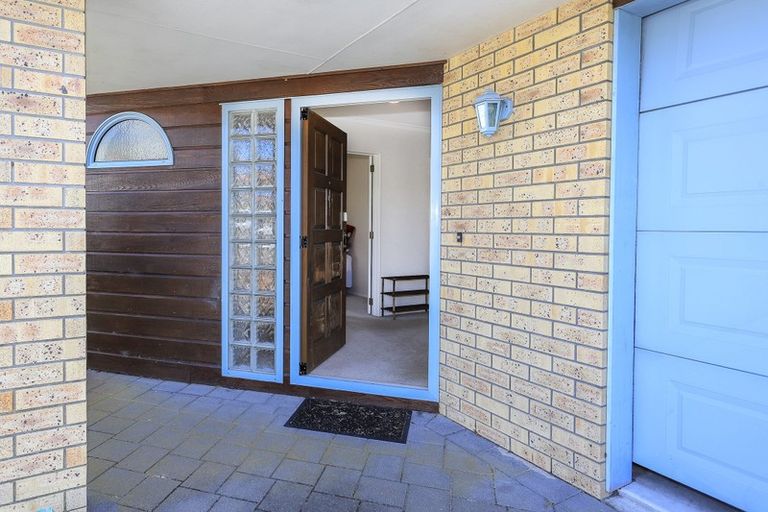 Photo of property in 25 Meadowviews Drive, Welcome Bay, Tauranga, 3112