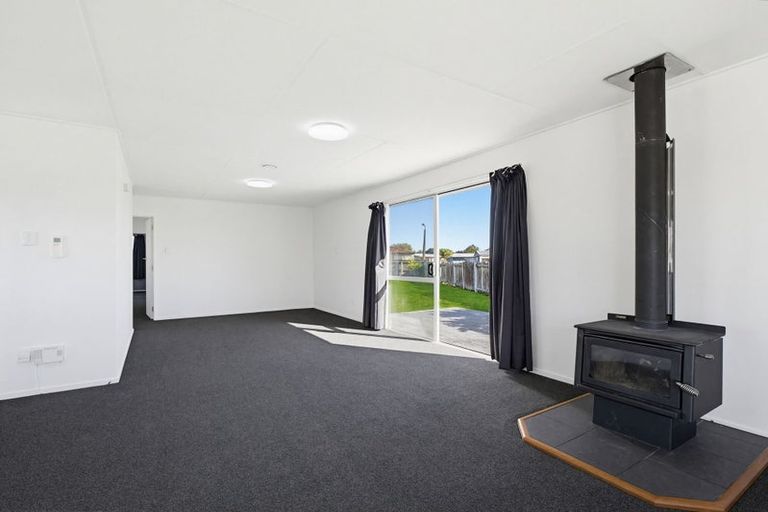 Photo of property in 26 Cumberland Place, Kelvin Grove, Palmerston North, 4414