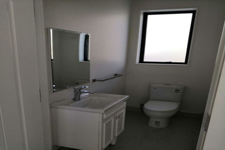 Photo of property in 27 Lawson Creek Street, Massey, Auckland, 0614