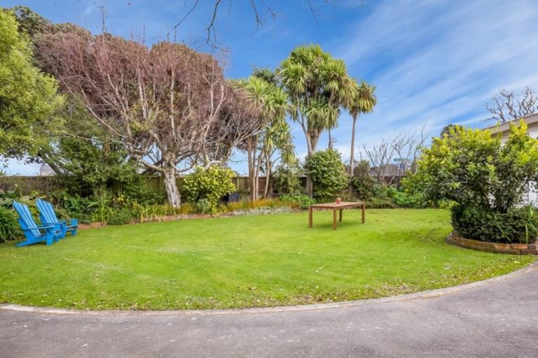 Photo of property in 1 Saint Ronans Avenue, Waterloo, Lower Hutt, 5011