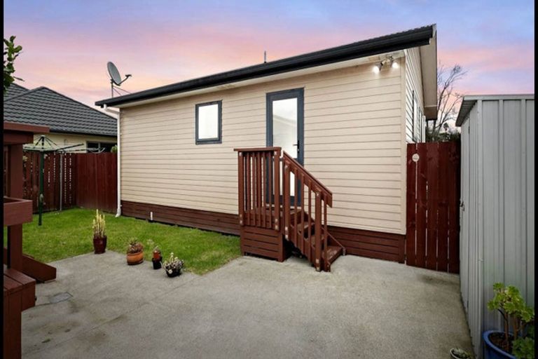 Photo of property in 14 Peachgrove Road, Te Atatu Peninsula, Auckland, 0610