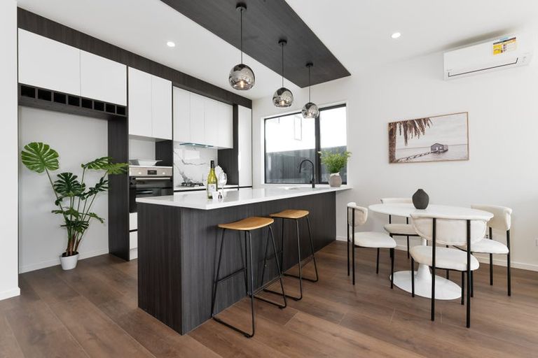 Photo of property in 1a Adelie Place, Murrays Bay, Auckland, 0630