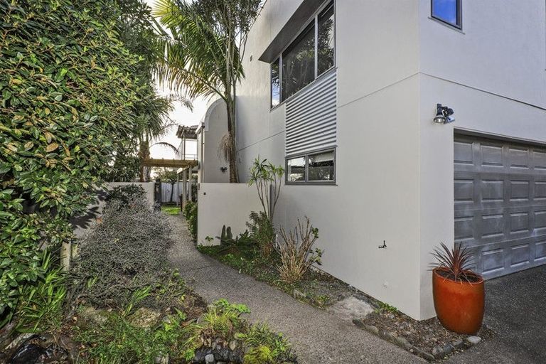 Photo of property in 1/19 Havelock Road, Havelock North, 4130