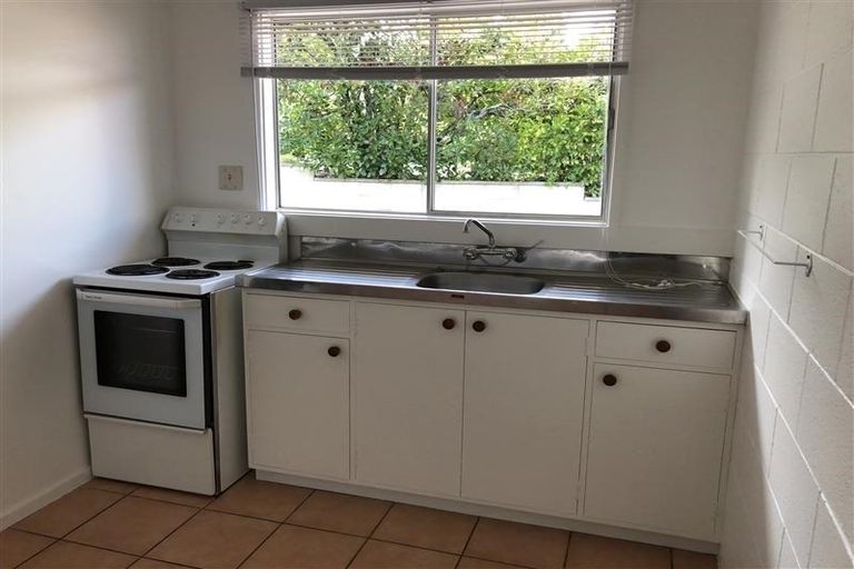 Photo of property in 2/7 Phillips Place, Havelock North, 4130