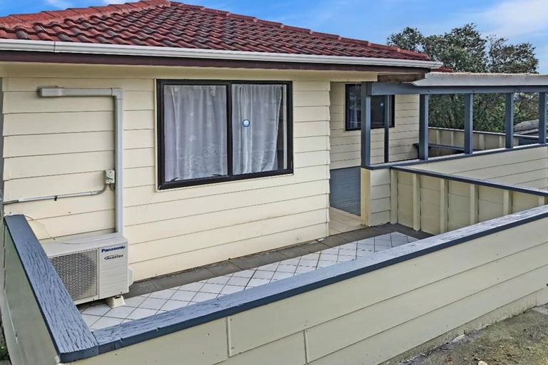 Photo of property in 90 Sunvue Road, Glen Eden, Auckland, 0602