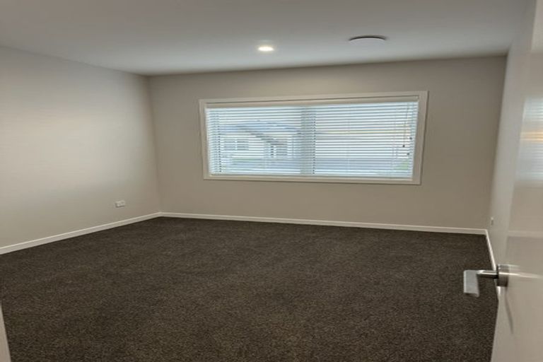 Photo of property in 15 George Yee Place, Taradale, 4112