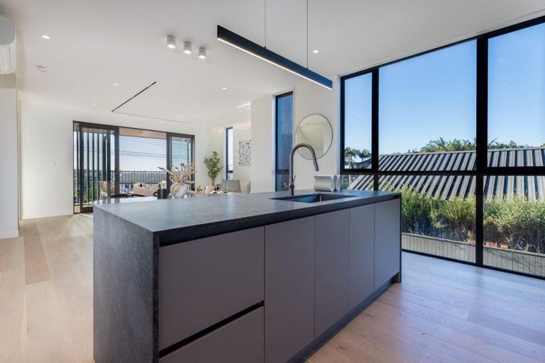 Photo of property in 12a Kowhai Road, Campbells Bay, Auckland, 0630