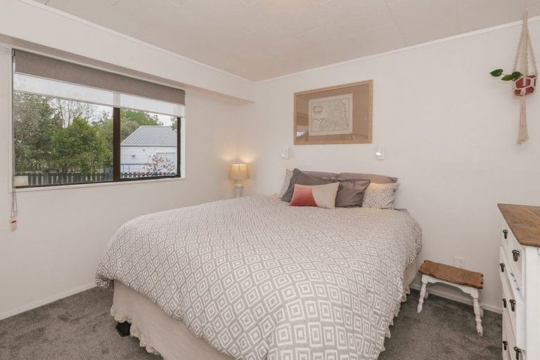 Photo of property in 21 Peppertree Glade, Kelvin Grove, Palmerston North, 4414