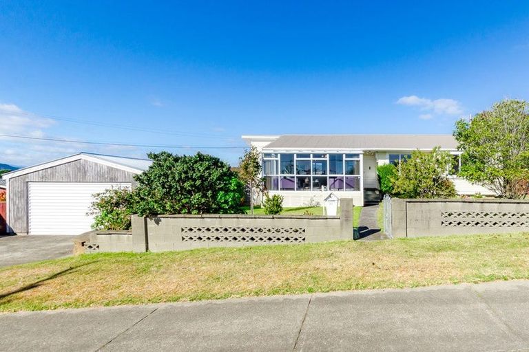 Photo of property in 22 Gray Avenue, Paraparaumu Beach, Paraparaumu, 5032