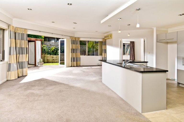 Photo of property in 58 Grand Drive, Orewa, 0931