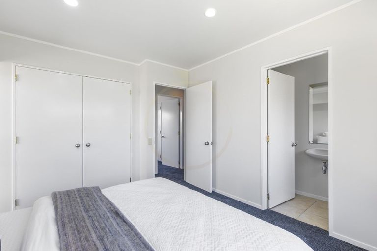 Photo of property in 19 Old Park Place, Takanini, 2112