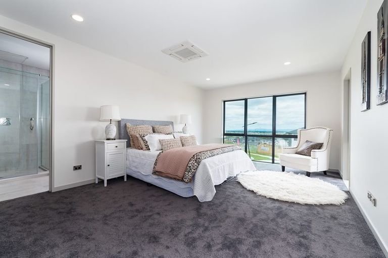 Photo of property in 14 Drover Close, Flat Bush, Auckland, 2019