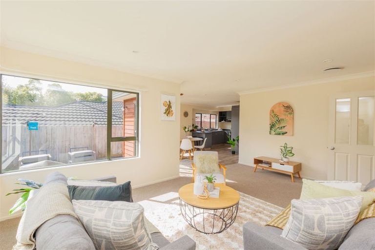 Photo of property in 15u6 Glanmire Road, Newlands, Wellington, 6037