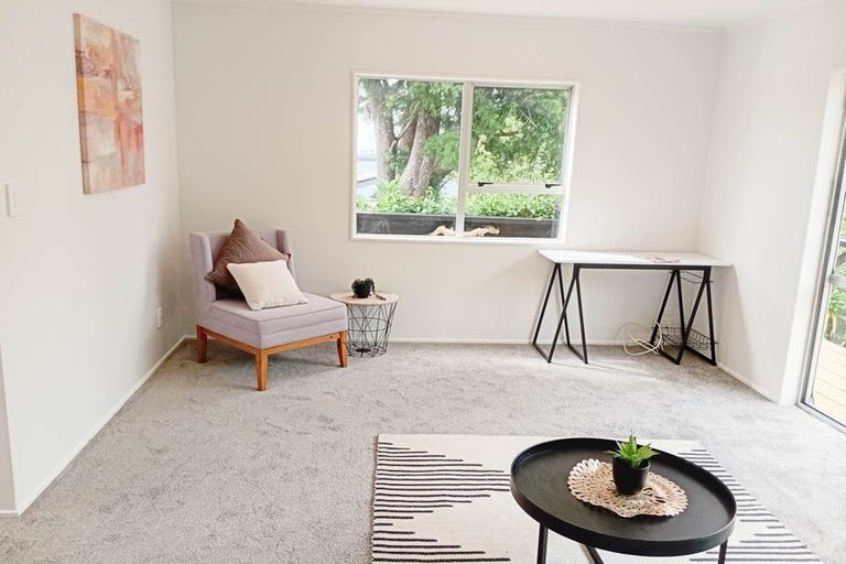 Photo of property in 3/169 Chivalry Road, Glenfield, Auckland, 0629