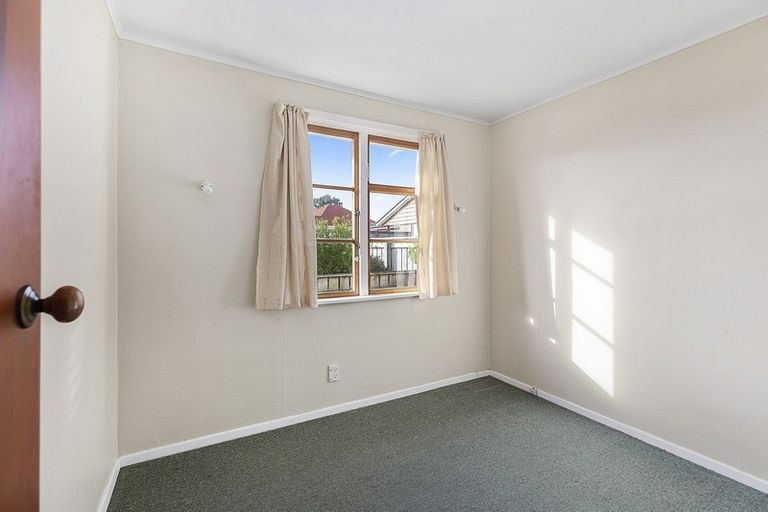 Photo of property in 17 Clifford Road, Johnsonville, Wellington, 6037