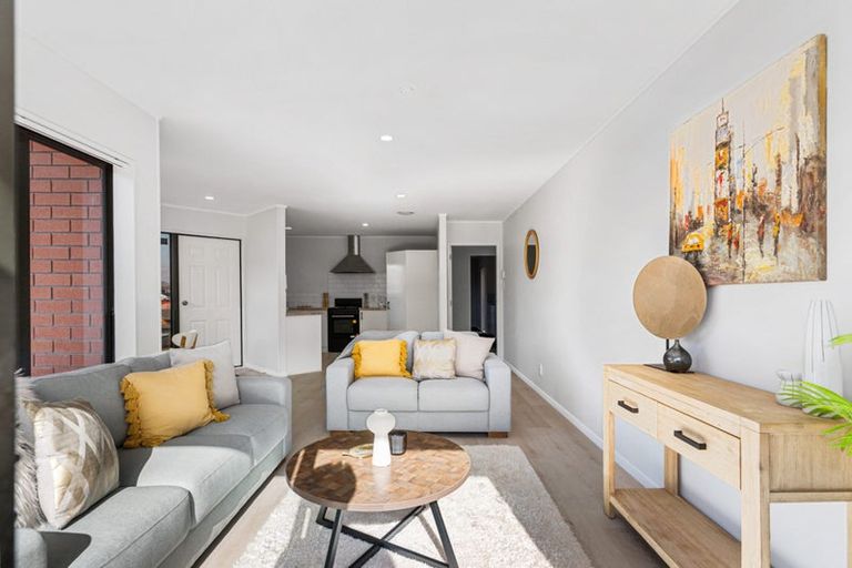 Photo of property in 9 Eloise Place, Clendon Park, Auckland, 2103