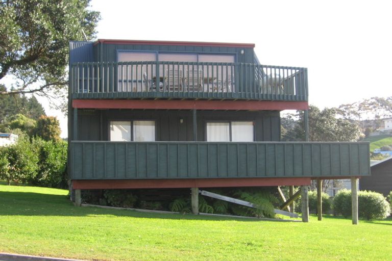 Photo of property in 102 Russell Bruce Place, Onemana, Whangamata, 3691