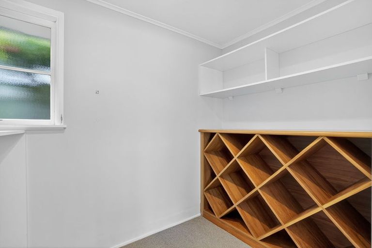 Photo of property in 2/33 Gulf View Road, Murrays Bay, Auckland, 0630