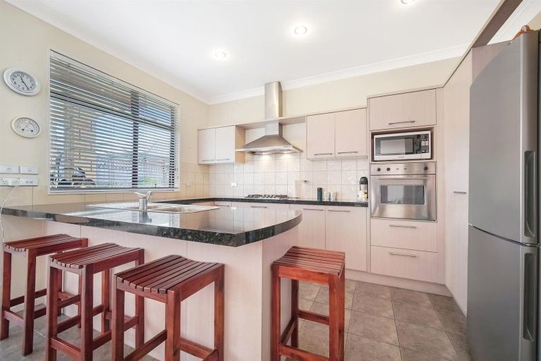 Photo of property in 32 Cairnsvale Rise, Manurewa, Auckland, 2105